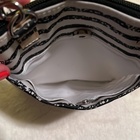 SCOUT Minnie Mouse Crossbody Bag - Picture 8 of 11
